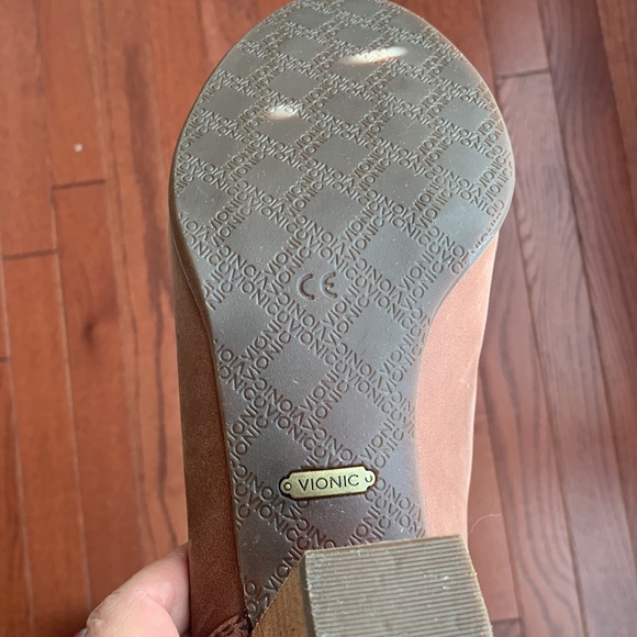 RARE Vionic Distressed Suede Leather Bootie: SIZE 8 - Picture 8 of 12